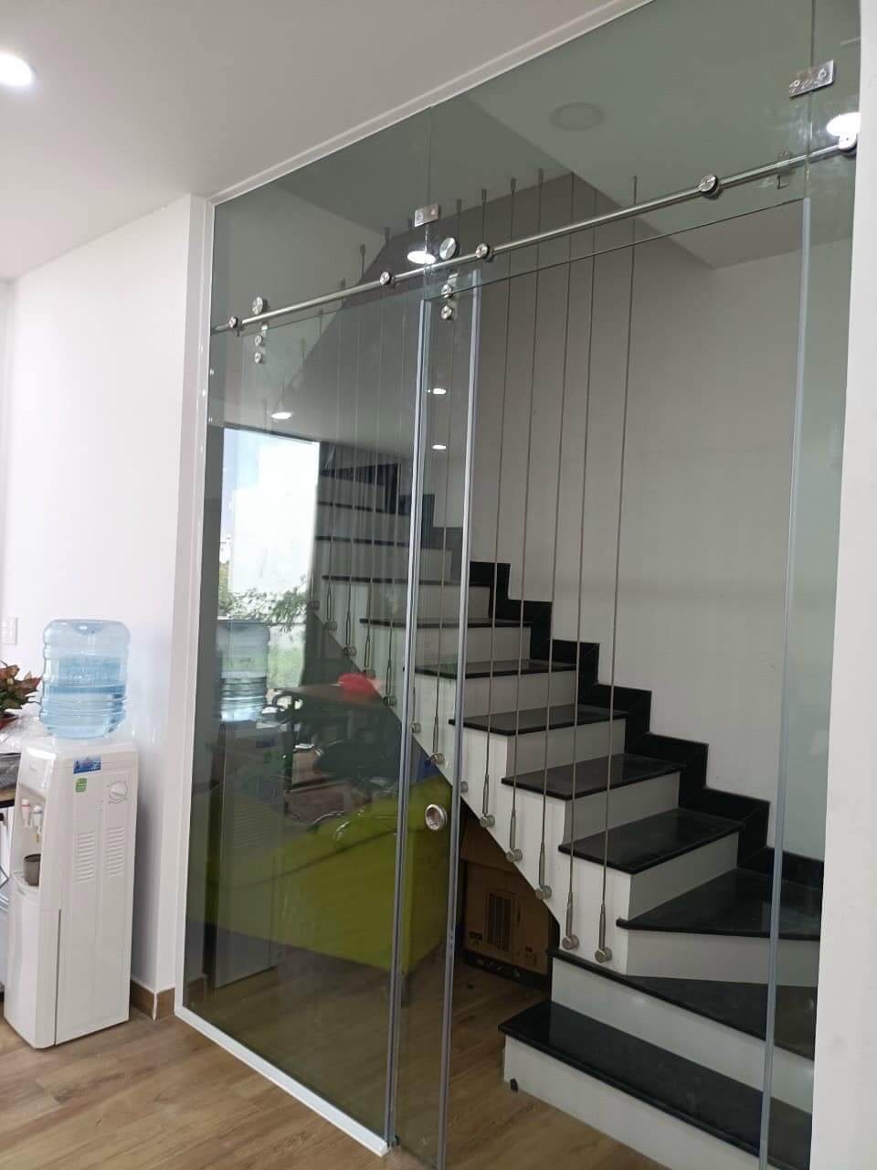 Kinh nghiệm chọn vách lùa ngăn phòng đẹp, bền và hợp phong thủy