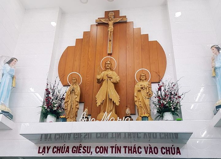 Lưu ngay 7+ mẫu bàn thờ treo tường Công Giáo đẹp, được ưa chuộng nhất