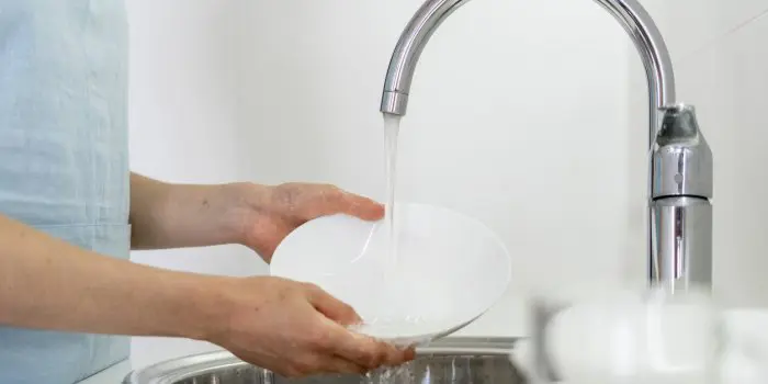 4 lý do khiến chị em nội trợ nên chọn vòi nước rửa chén nóng lạnh 