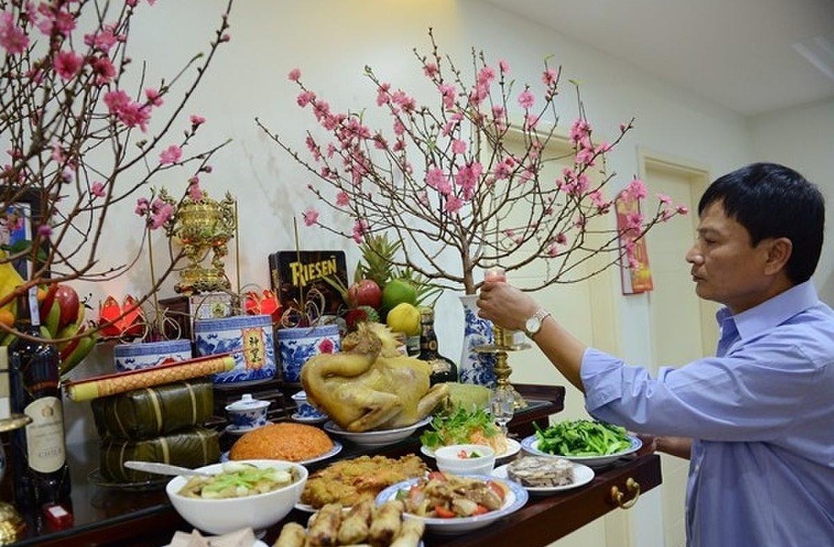 M&acirc;m c&uacute;ng giao thừa trong nh&agrave; kh&aacute;c g&igrave; ngo&agrave;i trời? C&aacute;ch c&uacute;ng đ&uacute;ng truyền thống