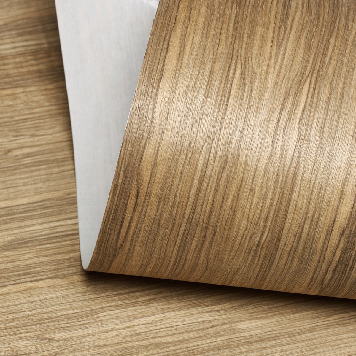 Nội thất gỗ veneer l&agrave; g&igrave;? So s&aacute;nh với gỗ tự nhi&ecirc;n v&agrave; gỗ c&ocirc;ng nghiệp