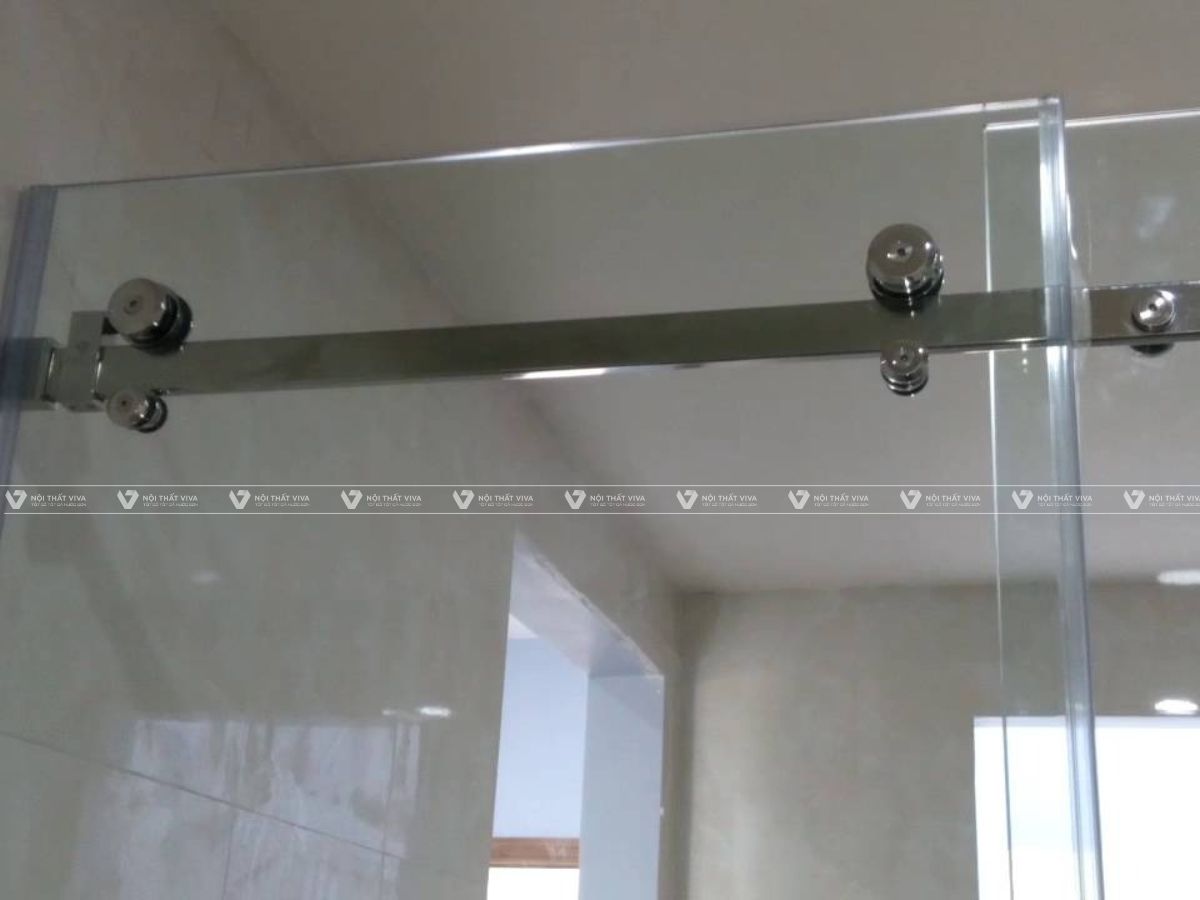 Phòng tắm kính 135 độ là gì? Ưu điểm và cách thiết kế phù hợp mọi không gian