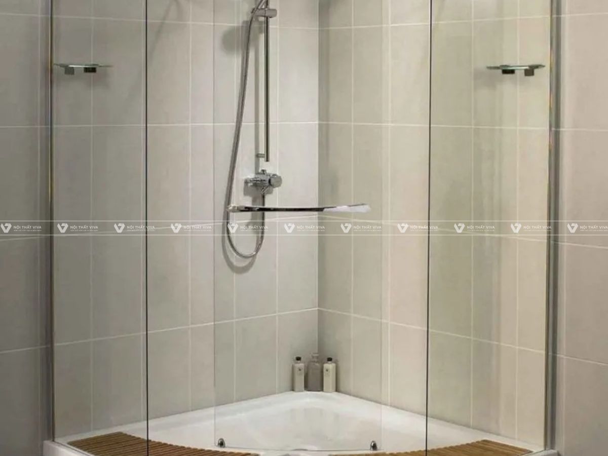 Phòng tắm kính 135 độ là gì? Ưu điểm và cách thiết kế phù hợp mọi không gian
