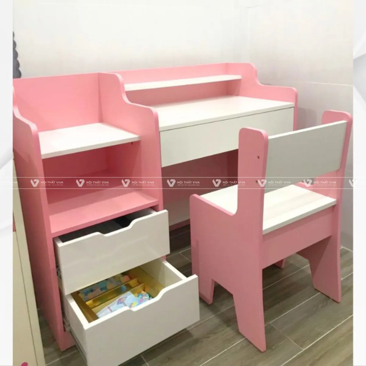 15+ Mẫu bàn học màu hồng siêu đáng yêu cho bé gái đang thịnh hành 15+ Mẫu bàn học màu hồng siêu đáng yêu cho bé gái đang thịnh hành