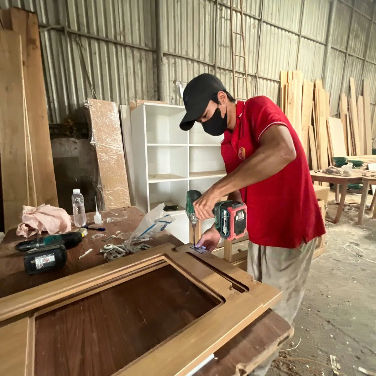 Tủ bếp gỗ công nghiệp Melamine là gì? Ưu điểm, cấu tạo và báo giá chi tiết Tủ bếp gỗ công nghiệp Melamine là gì? Ưu điểm, cấu tạo và báo giá chi tiết