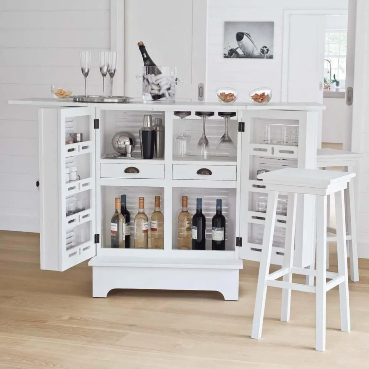 5 Lý Do Hấp Dẫn Nên Đầu Tư Thiết Kế, Thi Công Quầy Bar Kết Hợp Tủ Rượu 5 Lý Do Hấp Dẫn Nên Đầu Tư Thiết Kế, Thi Công Quầy Bar Kết Hợp Tủ Rượu