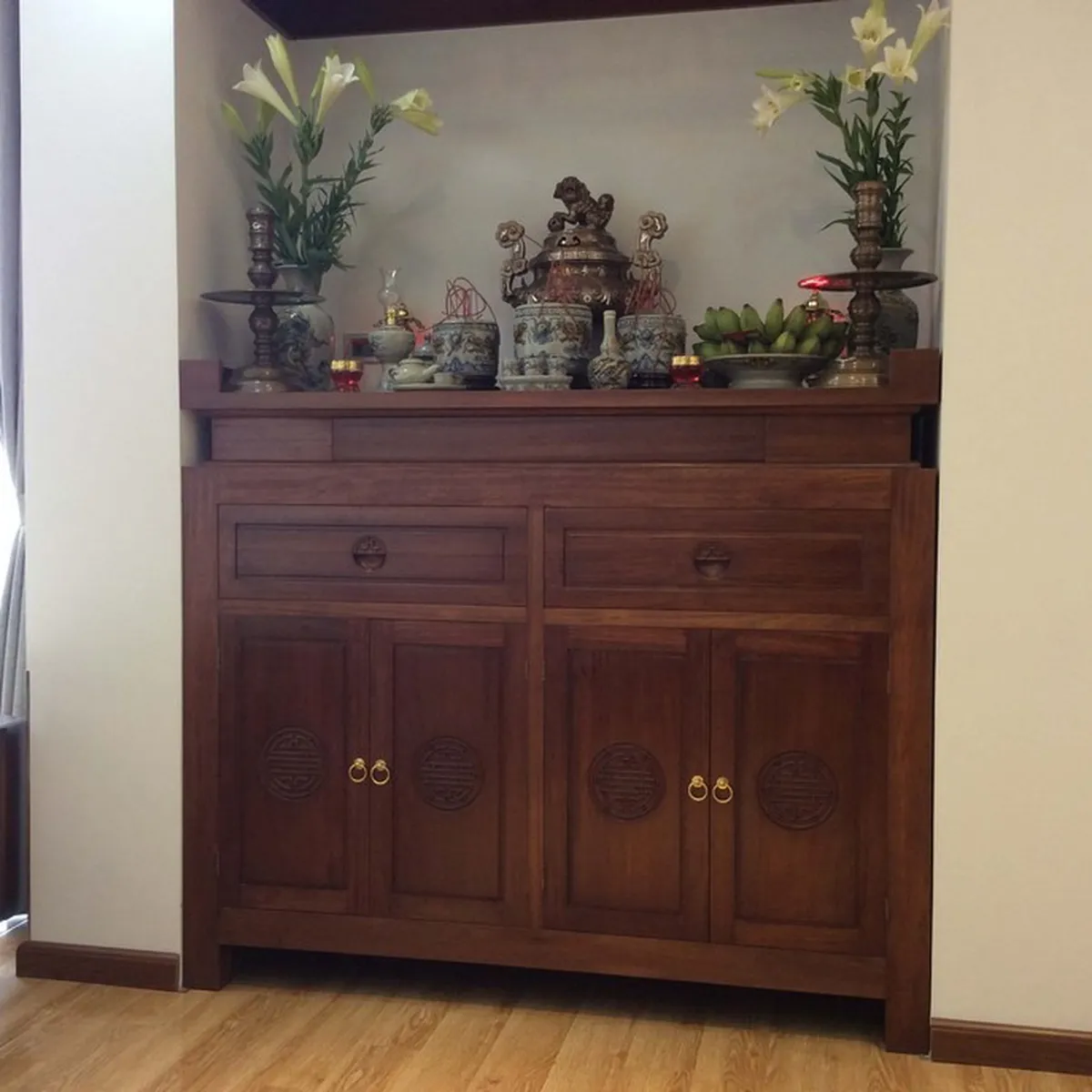 5 Mẫu Tủ Bàn Thờ Đẹp Sang Trọng, Cao Cấp, Đa Dạng Phong Cách Bài Trí 5 Mẫu Tủ Bàn Thờ Đẹp Sang Trọng, Cao Cấp, Đa Dạng Phong Cách Bài Trí