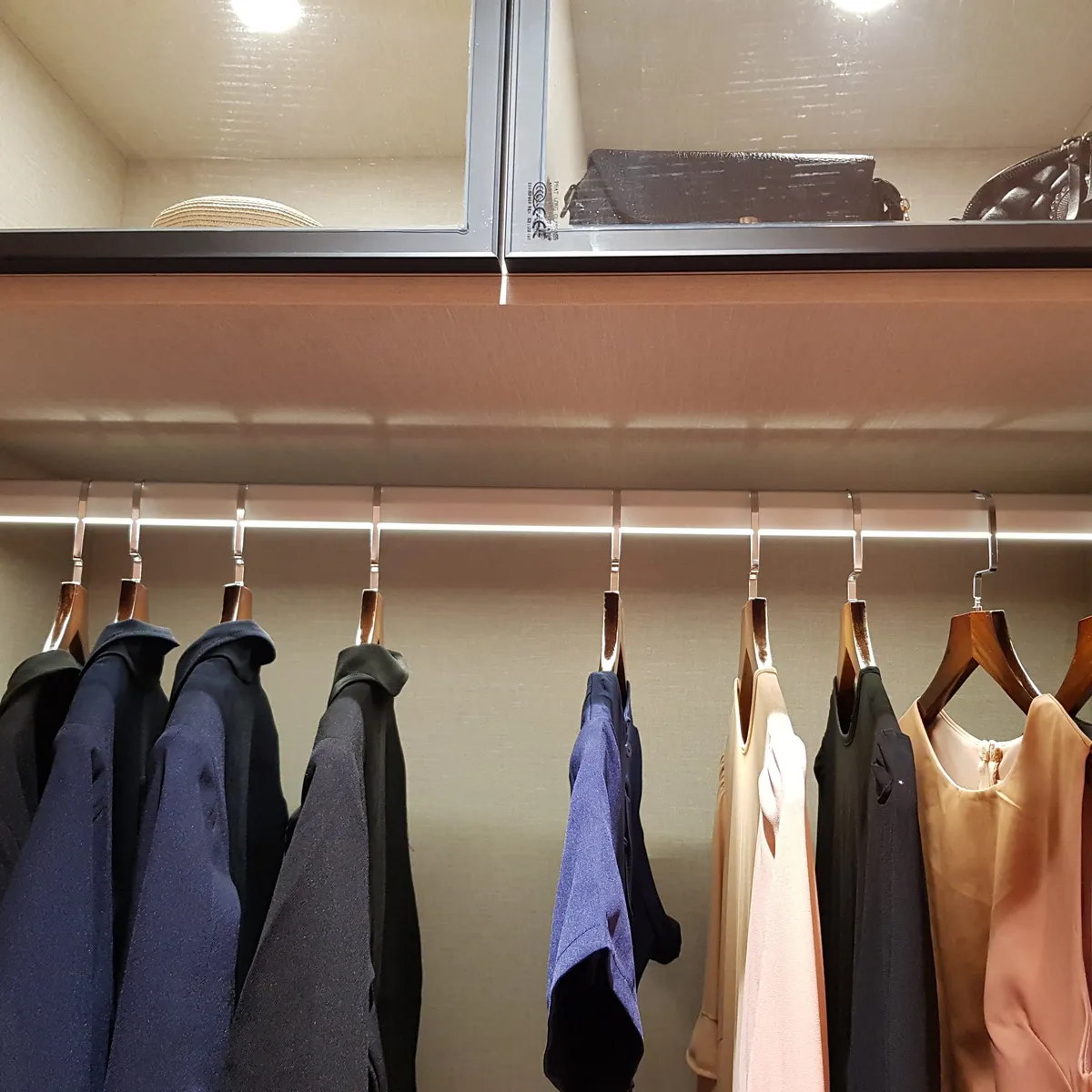 5 Mẹo Lựa Chọn, Decor Tủ Quần Áo Kính Có Đèn Đẹp Độc Đáo, Ấn Tượng 5 Mẹo Lựa Chọn, Decor Tủ Quần Áo Kính Có Đèn Đẹp Độc Đáo, Ấn Tượng