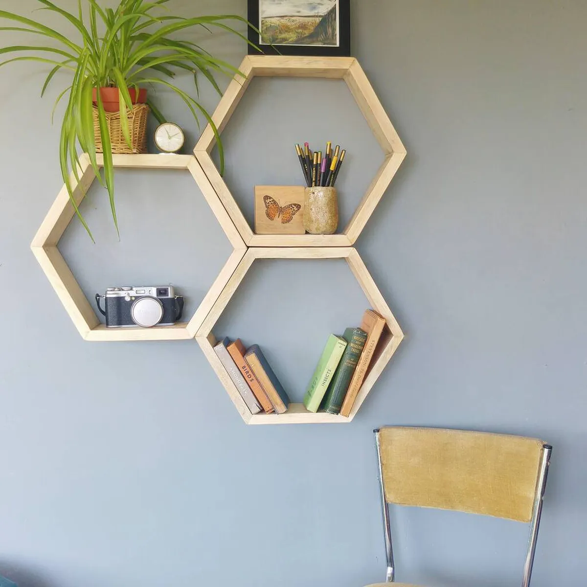 7 mẫu kệ gỗ trang trí phòng ngủ tốt nhất để decor và lưu trữ  7 mẫu kệ gỗ trang trí phòng ngủ tốt nhất để decor và lưu trữ