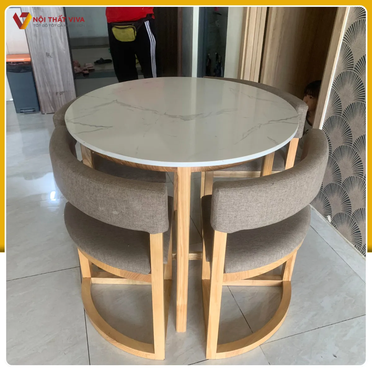 Bàn Ăn Tròn 4 Ghế Xếp Gọn - Giải Pháp Thông Minh Cho Không Gian Nhỏ Bàn Ăn Tròn 4 Ghế Xếp Gọn - Giải Pháp Thông Minh Cho Không Gian Nhỏ