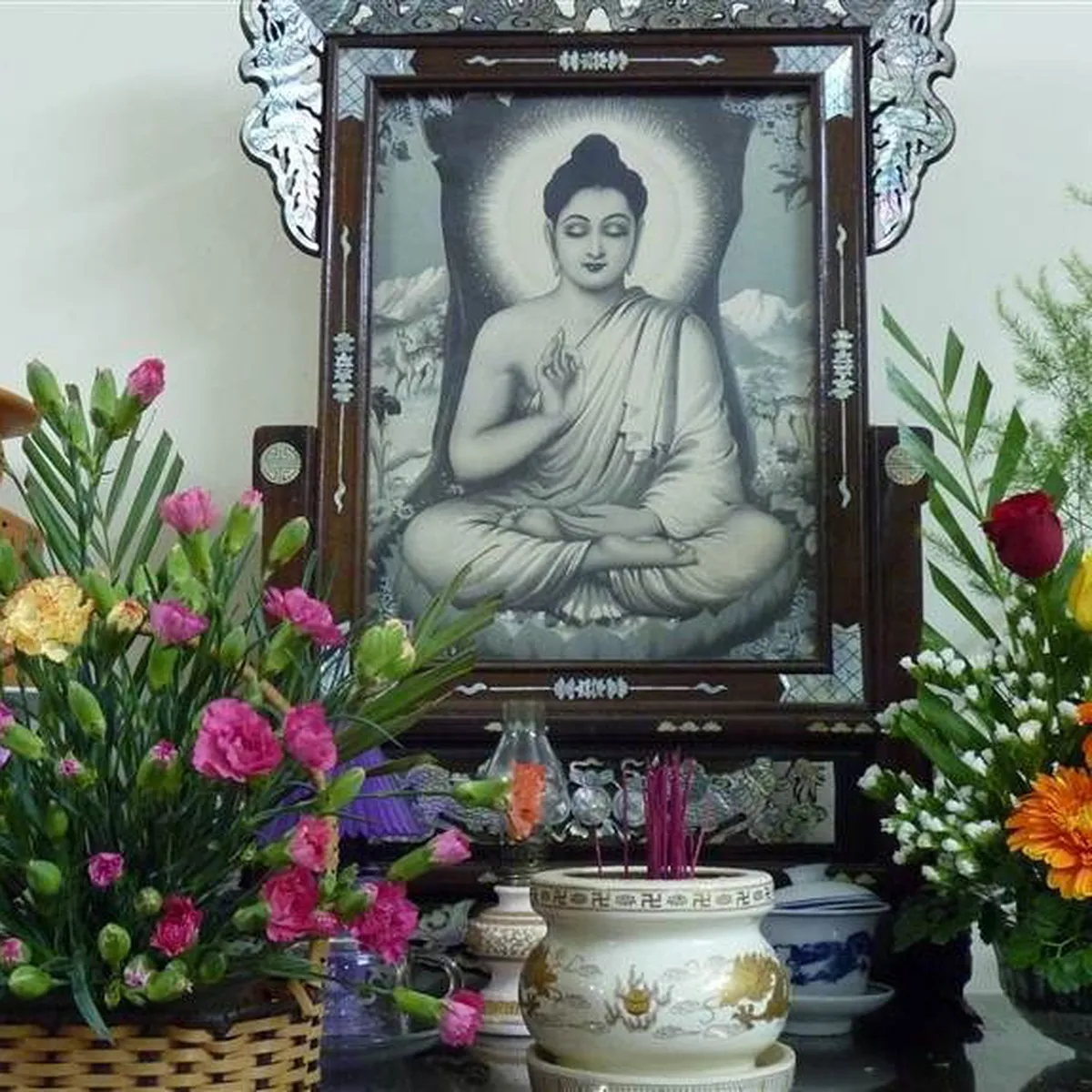 Bật Mí 9 Bông Chưng Bàn Thờ Ngày Tết Và Mẹo Giữ Hoa Để Bàn Thờ Lâu Tàn Bật Mí 9 Bông Chưng Bàn Thờ Ngày Tết Và Mẹo Giữ Hoa Để Bàn Thờ Lâu Tàn