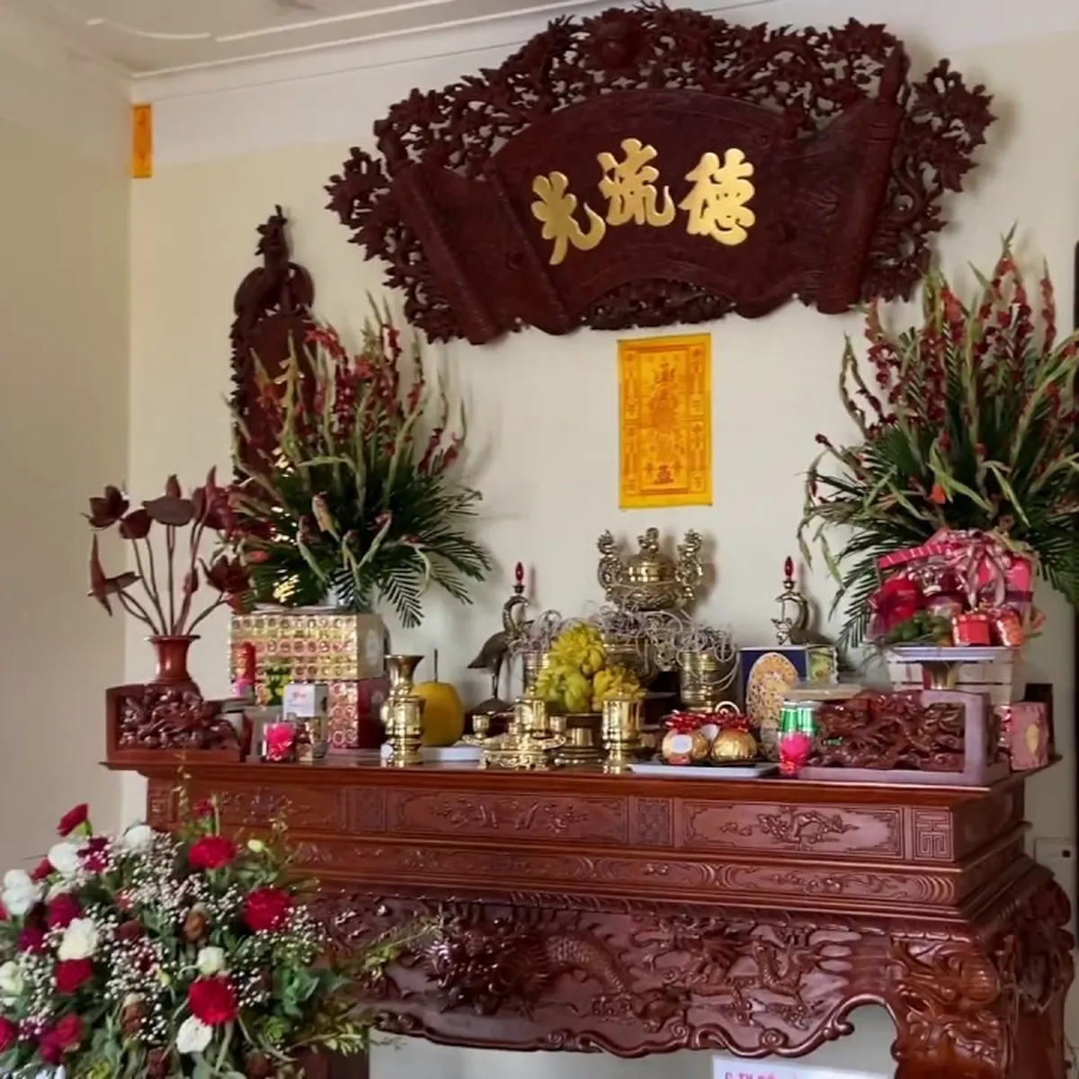 Bật Mí 9 Bông Chưng Bàn Thờ Ngày Tết Và Mẹo Giữ Hoa Để Bàn Thờ Lâu Tàn Bật Mí 9 Bông Chưng Bàn Thờ Ngày Tết Và Mẹo Giữ Hoa Để Bàn Thờ Lâu Tàn