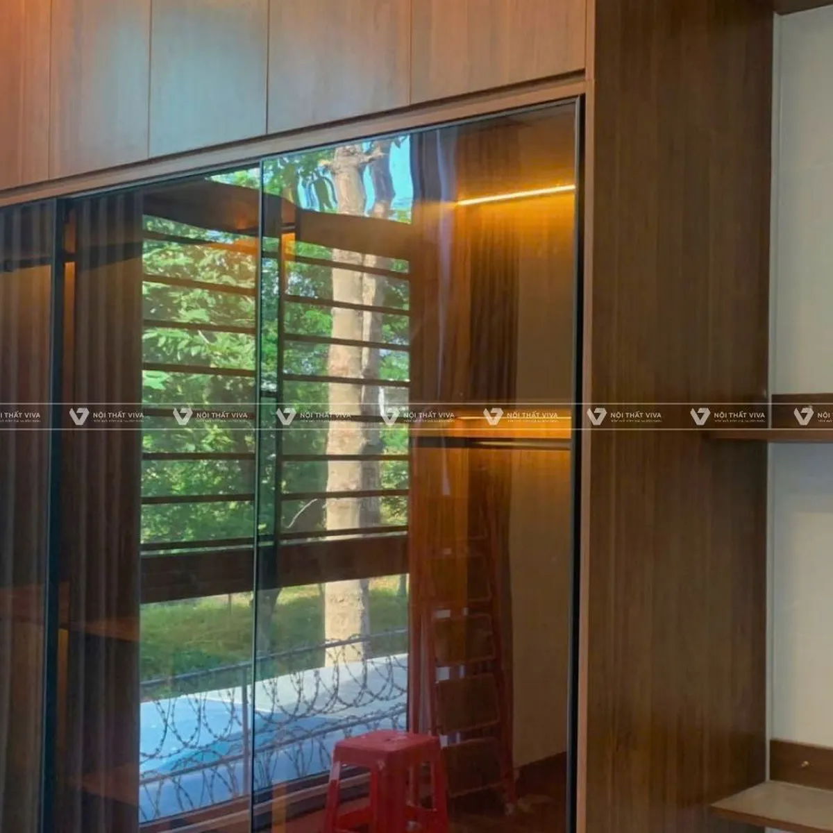 Cánh tủ nhôm kính là gì? Phân loại chi tiết và đặc điểm nổi bật bạn nên biết Cánh tủ nhôm kính là gì? Phân loại chi tiết và đặc điểm nổi bật bạn nên biết