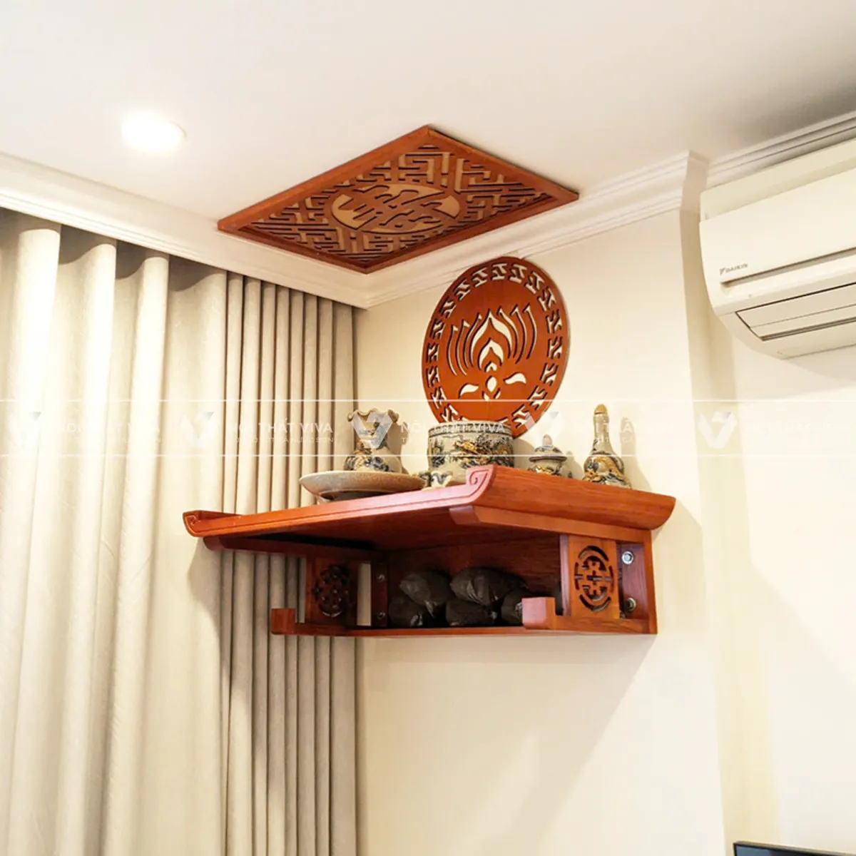 Chi tiết cách bài trí bàn thờ Quan Âm treo tường tại gia đúng chuẩn  Chi tiết cách bài trí bàn thờ Quan Âm treo tường tại gia đúng chuẩn