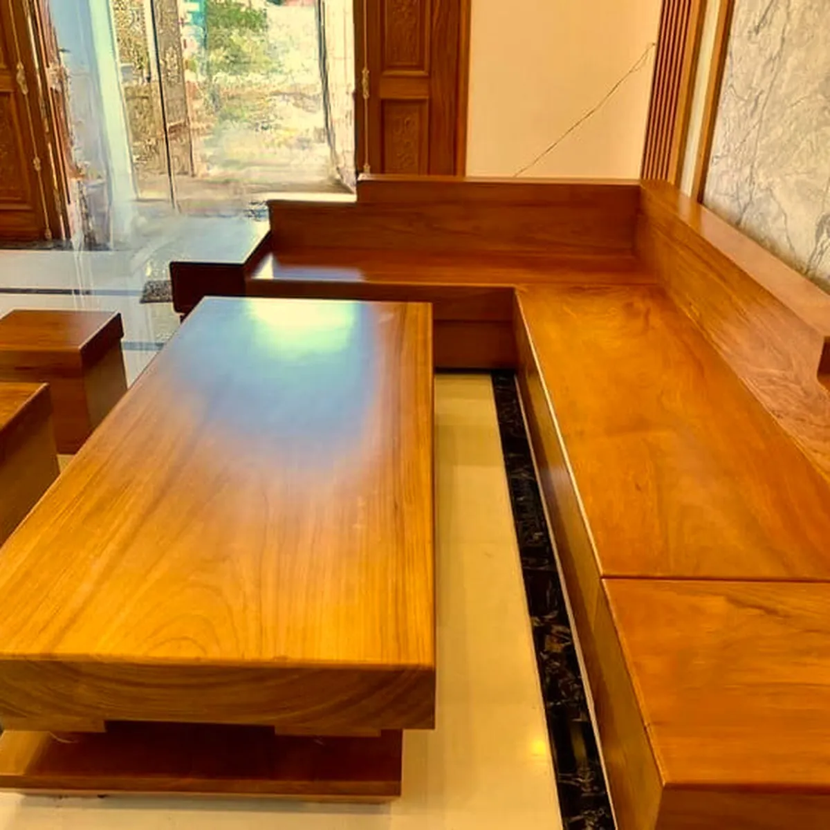 Có nên chọn sofa gỗ gõ đỏ? Top 3+ mẫu bền đẹp, bán chạy nhất hiện nay  Có nên chọn sofa gỗ gõ đỏ? Top 3+ mẫu bền đẹp, bán chạy nhất hiện nay