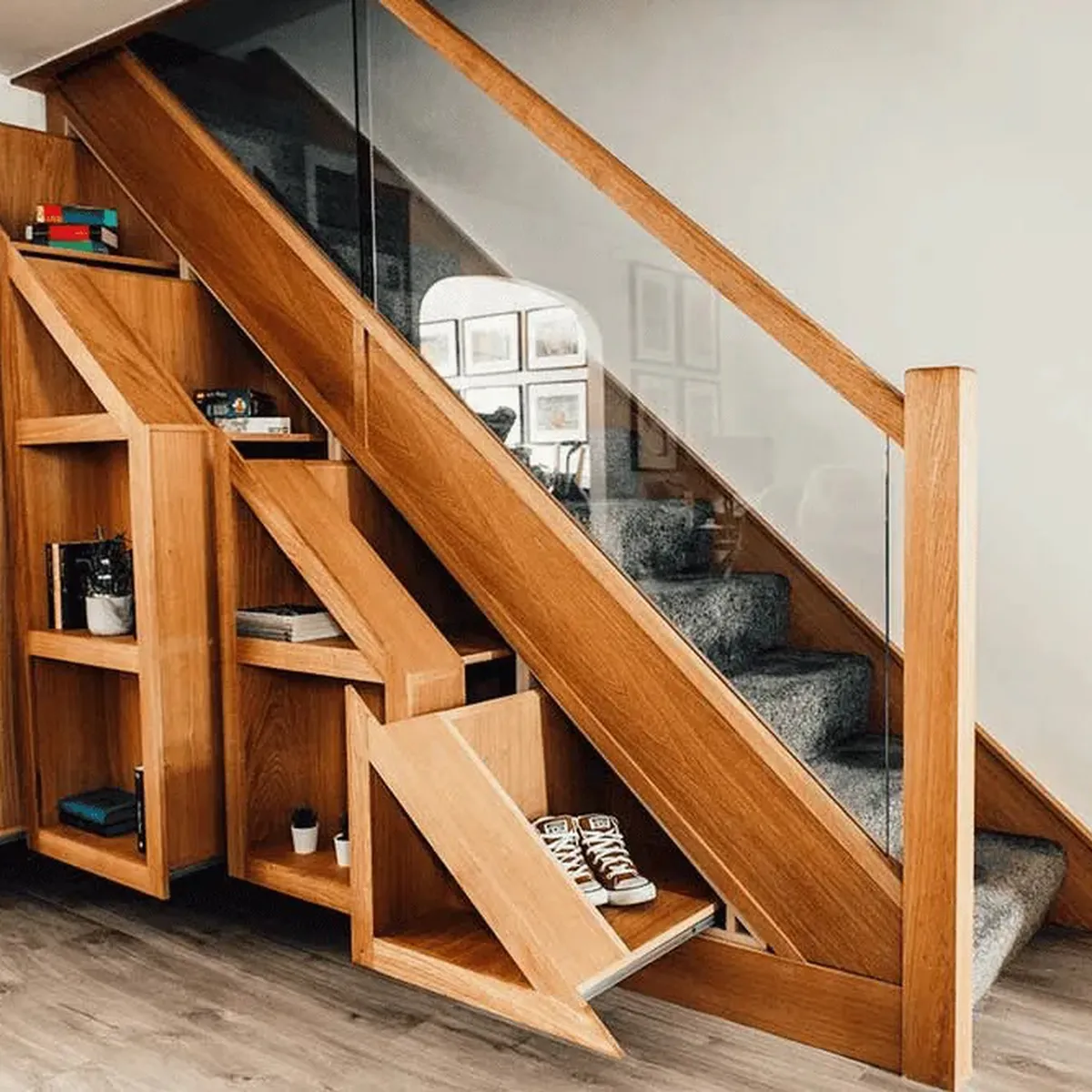 Có nên làm tủ giày dưới gầm cầu thang không? Gợi ý mẫu đẹp nhất hiện nay Có nên làm tủ giày dưới gầm cầu thang không? Gợi ý mẫu đẹp nhất hiện nay