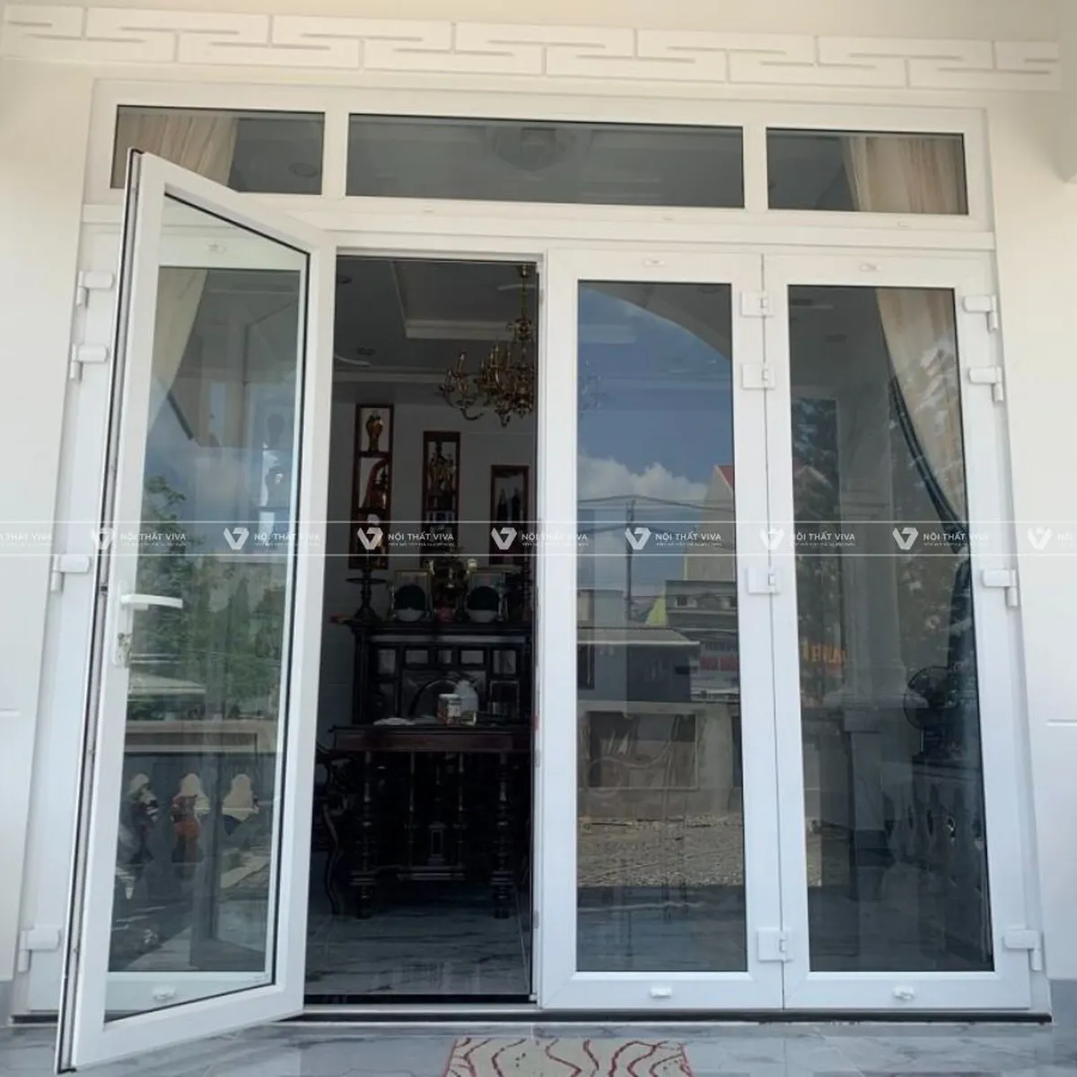 Cửa đi mở quay là gì? So sánh chi tiết với cửa đi mở lùa để chọn đúng  Cửa đi mở quay là gì? So sánh chi tiết với cửa đi mở lùa để chọn đúng