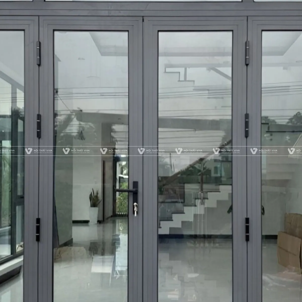 Cửa đi mở quay là gì? So sánh chi tiết với cửa đi mở lùa để chọn đúng  Cửa đi mở quay là gì? So sánh chi tiết với cửa đi mở lùa để chọn đúng