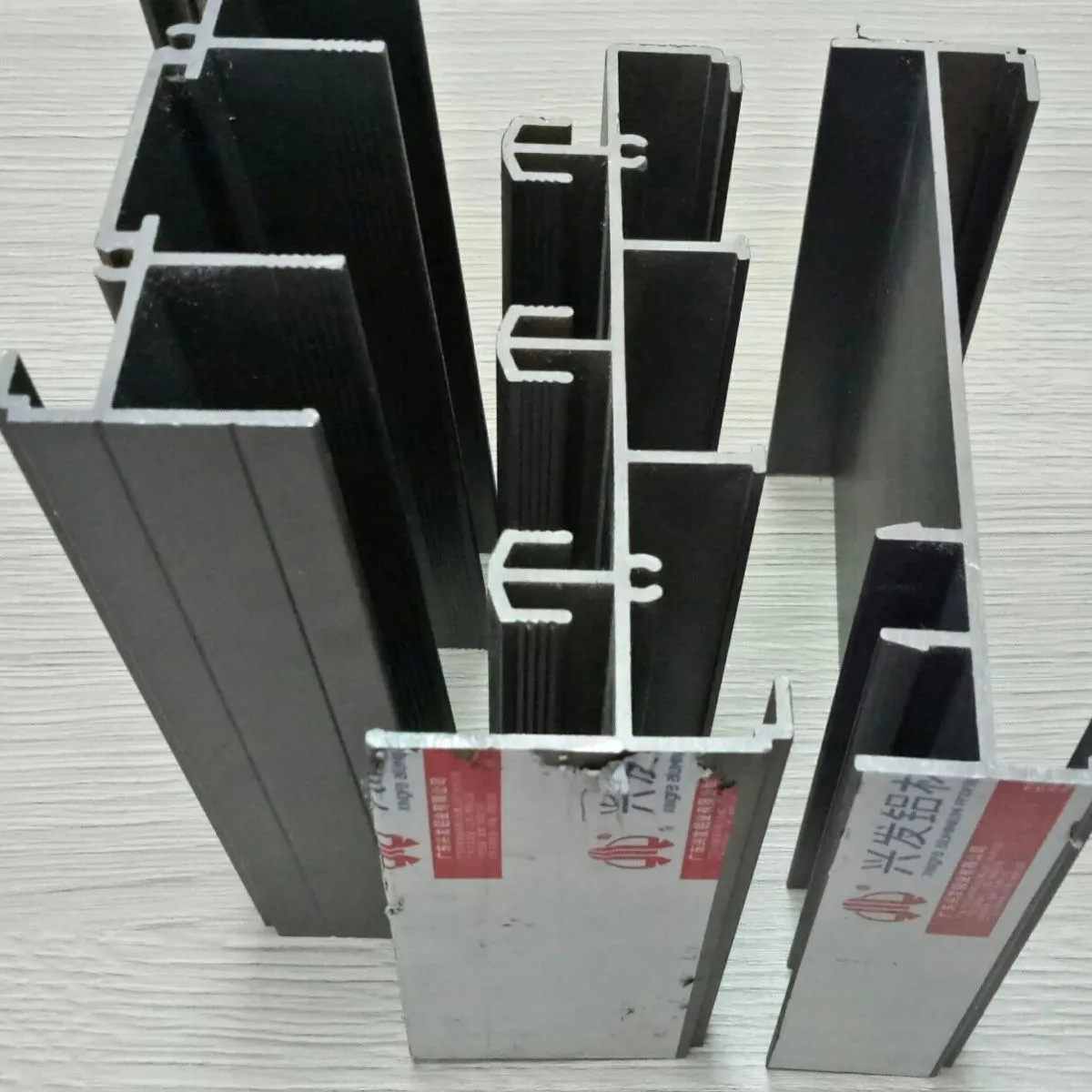 Giải đáp: Hệ nhôm 55 có mấy loại? So sánh chi tiết từng phiên bản Giải đáp: Hệ nhôm 55 có mấy loại? So sánh chi tiết từng phiên bản