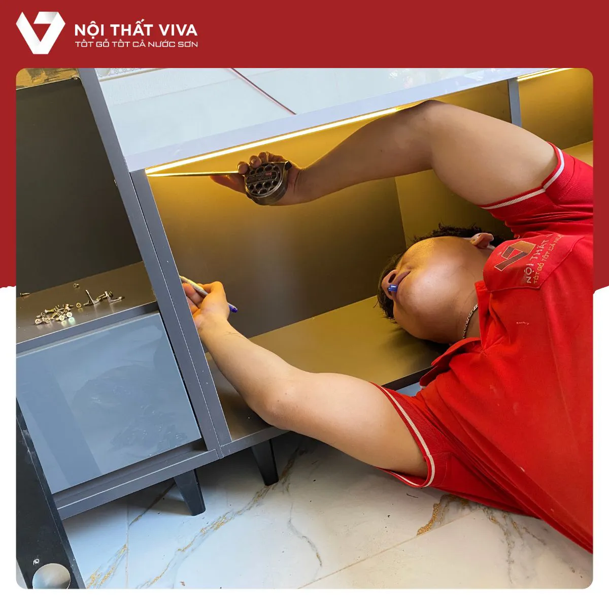 Giao Lắp Tủ Để Tivi Phòng Khách Đẹp: Khung Gỗ Acrylic Phối Cánh Kính Giao Lắp Tủ Để Tivi Phòng Khách Đẹp: Khung Gỗ Acrylic Phối Cánh Kính