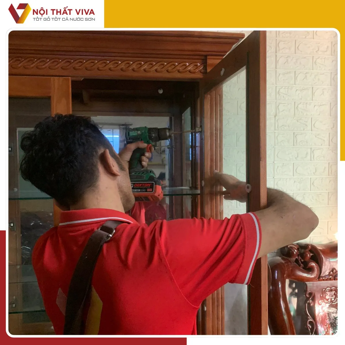 Giao Lắp Tủ Rượu Đẹp Bằng Gỗ Sồi Sơn Màu Xoan Đào Sang Trọng  Giao Lắp Tủ Rượu Đẹp Bằng Gỗ Sồi Sơn Màu Xoan Đào Sang Trọng