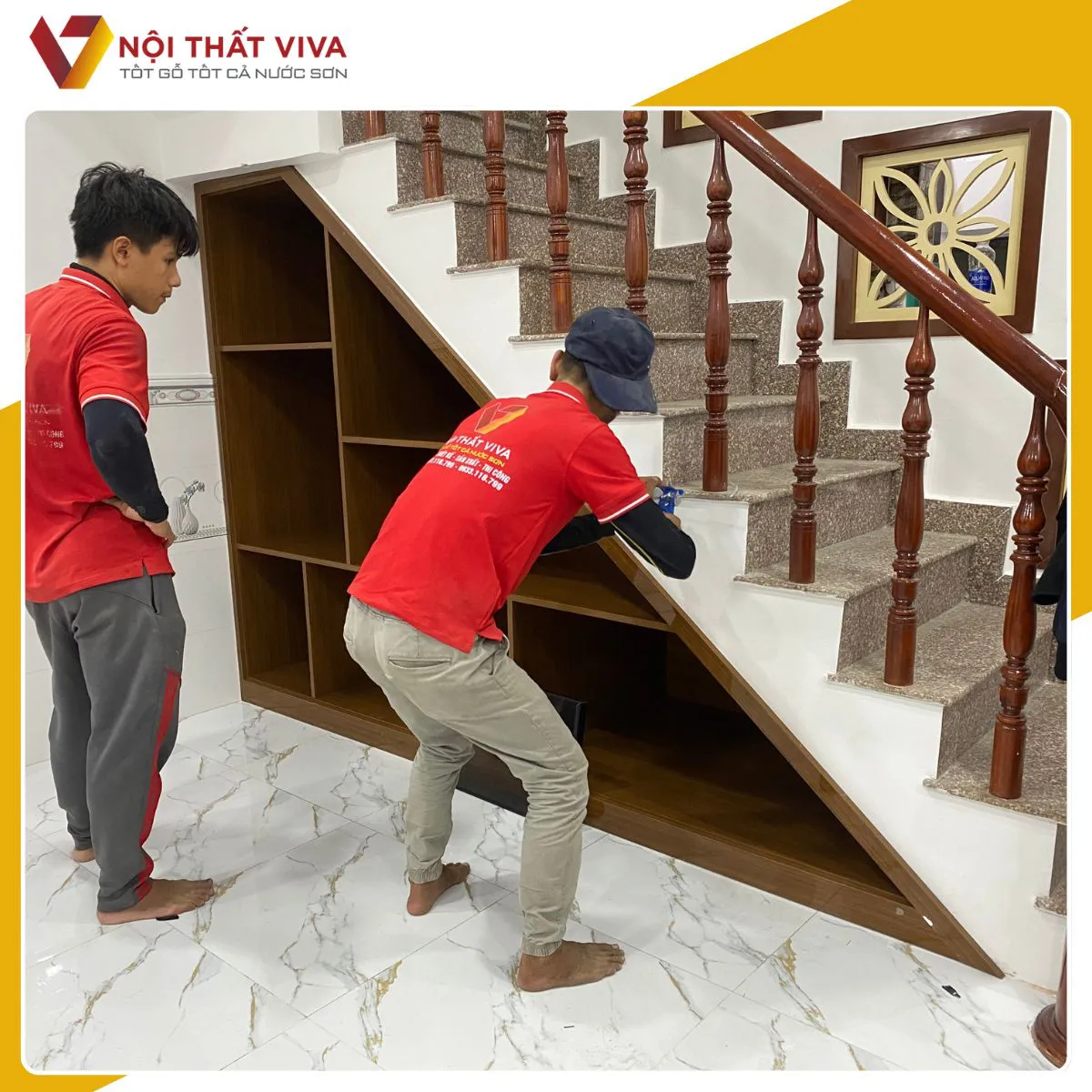 Giao Lắp Tủ Trang Trí Dưới Gầm Cầu Thang Gỗ Acrylic Sang Trọng Giao Lắp Tủ Trang Trí Dưới Gầm Cầu Thang Gỗ Acrylic Sang Trọng