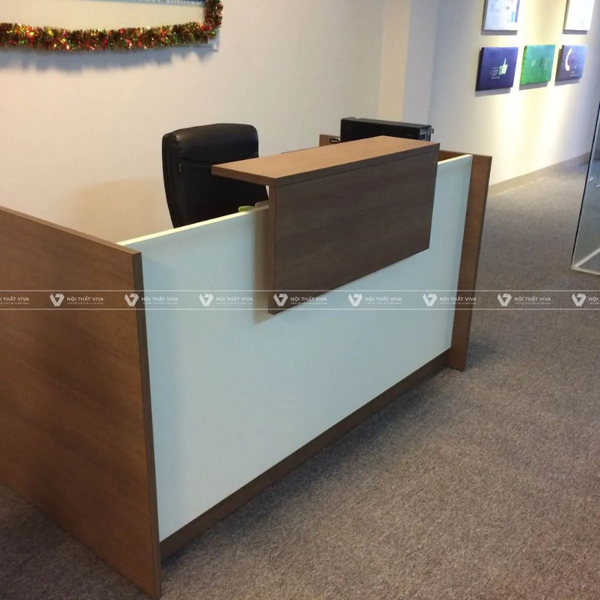 Gợi ý 10+ mẫu quầy lễ tân gỗ tự nhiên ấn tượng cho không gian đón khách Gợi ý 10+ mẫu quầy lễ tân gỗ tự nhiên ấn tượng cho không gian đón khách