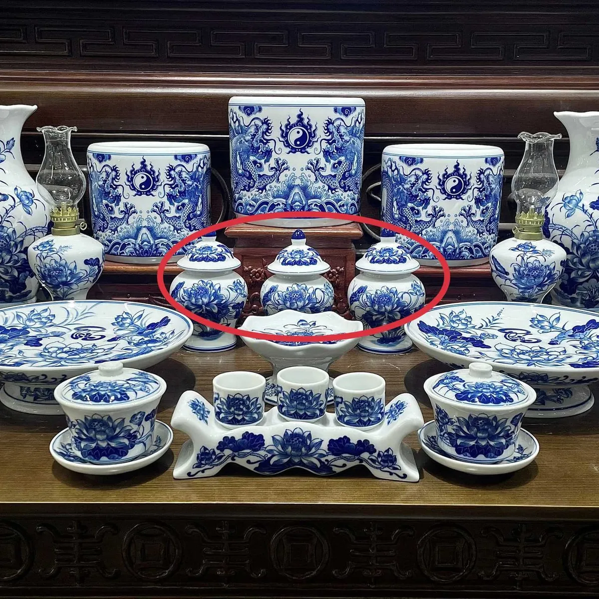 Hút Tài Lộc, May Mắn Với Cách Trang Trí Bàn Thờ Ông Địa Ngày Tết 2024 Hút Tài Lộc, May Mắn Với Cách Trang Trí Bàn Thờ Ông Địa Ngày Tết 2024