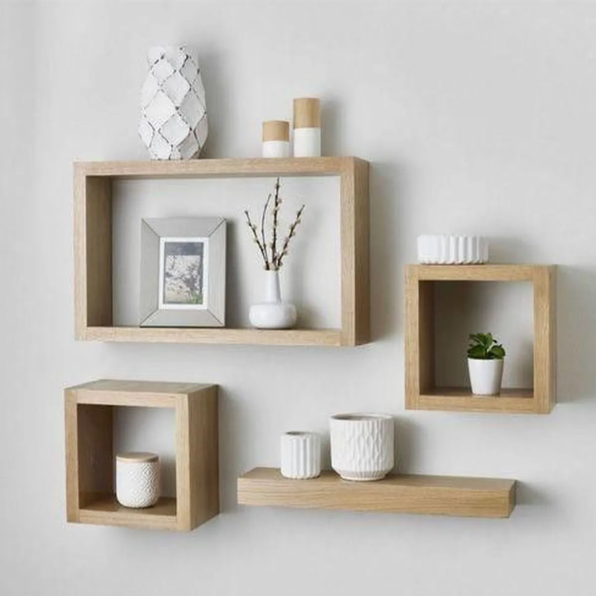 Kệ sách treo tường không cần khoan: Xu hướng nội thất cho những không gian hạn chế Kệ sách treo tường không cần khoan: Xu hướng nội thất cho những không gian hạn chế