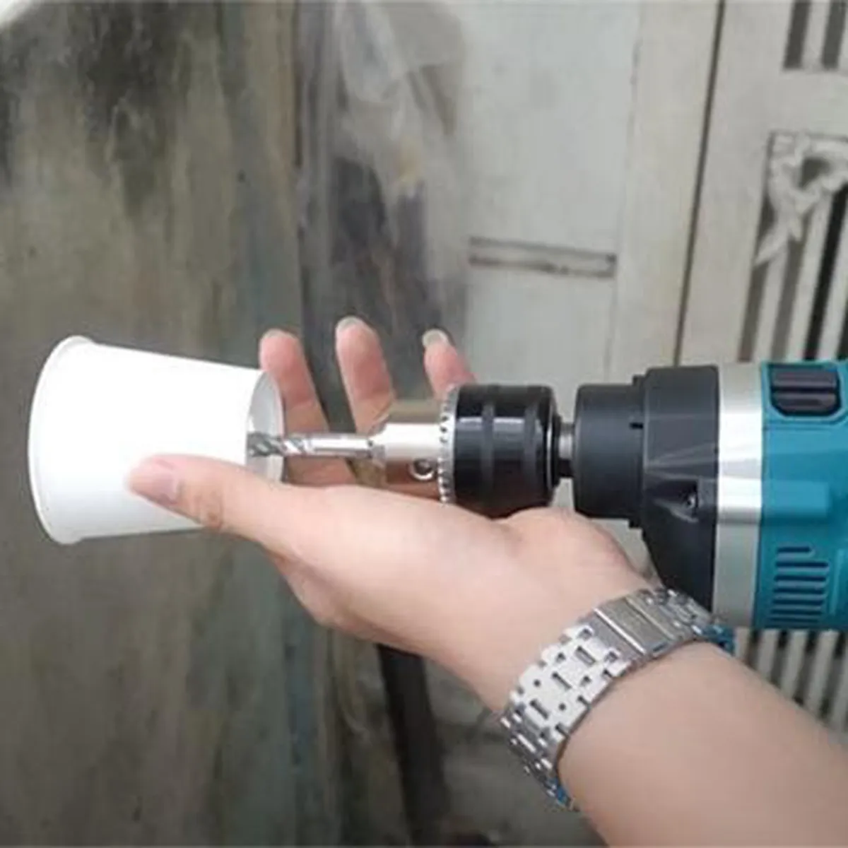 Cách khoan tường không bụi, không sợ bể nứt tường Cách khoan tường không bụi, không sợ bể nứt tường