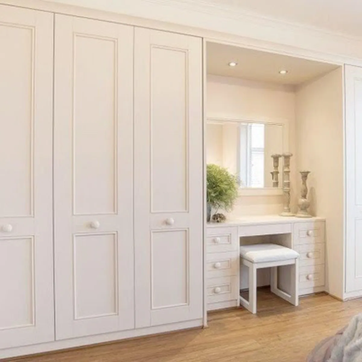 Kinh nghiệm chọn mua mẫu tủ quần áo kết hợp bàn trang điểm Kinh nghiệm chọn mua mẫu tủ quần áo kết hợp bàn trang điểm