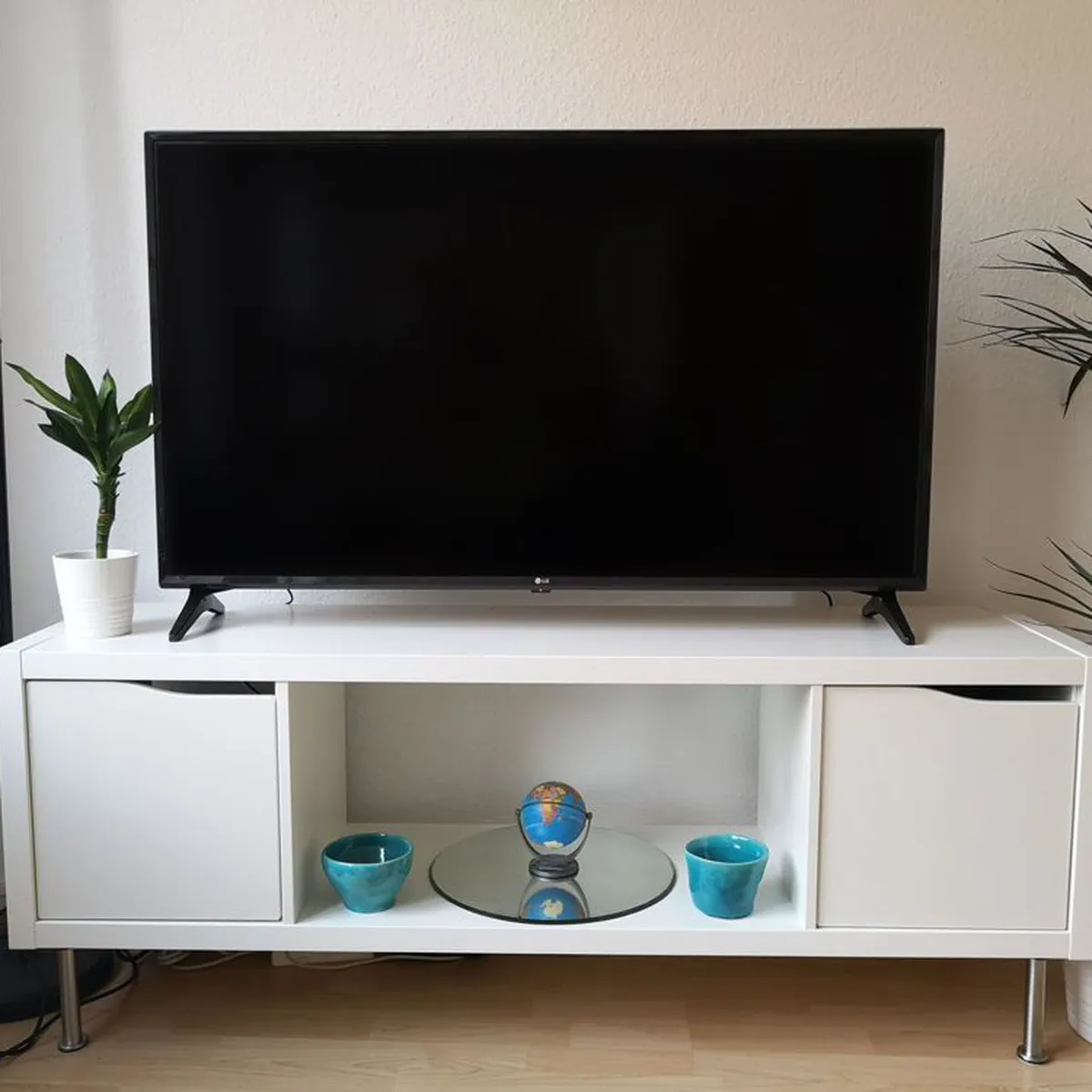 Tổng hợp 30 mẫu kệ tivi cho phòng khách nhỏ nhà chung cư đơn giản mà đẹp Tổng hợp 30 mẫu kệ tivi cho phòng khách nhỏ nhà chung cư đơn giản mà đẹp
