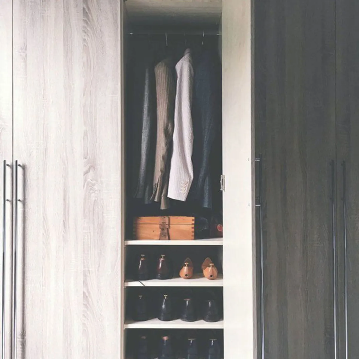 Những vị trí đặt tủ giày dép theo phong thủy hút tài lộc, tăng may mắn Những vị trí đặt tủ giày dép theo phong thủy hút tài lộc, tăng may mắn