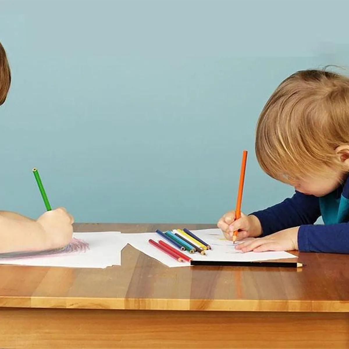 Kinh nghiệm chọn bàn học cho học sinh lớp 1 đúng chuẩn, tốt cho sức khỏe Kinh nghiệm chọn bàn học cho học sinh lớp 1 đúng chuẩn, tốt cho sức khỏe