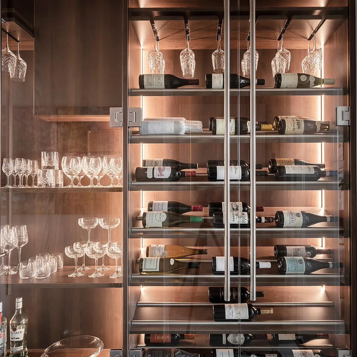 Làm thế nào để có được tủ trưng bày rượu đẹp khiến ai cũng trầm trồ? Làm thế nào để có được tủ trưng bày rượu đẹp khiến ai cũng trầm trồ?