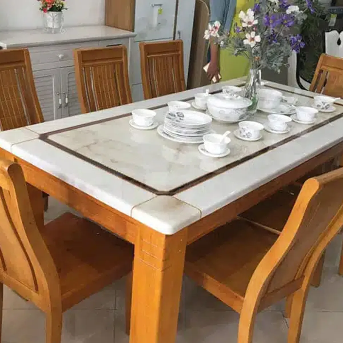 Tạo điểm nhấn cho không phòng bếp rộng lớn với bàn ăn mặt đá 8 ghế Tạo điểm nhấn cho không phòng bếp rộng lớn với bàn ăn mặt đá 8 ghế