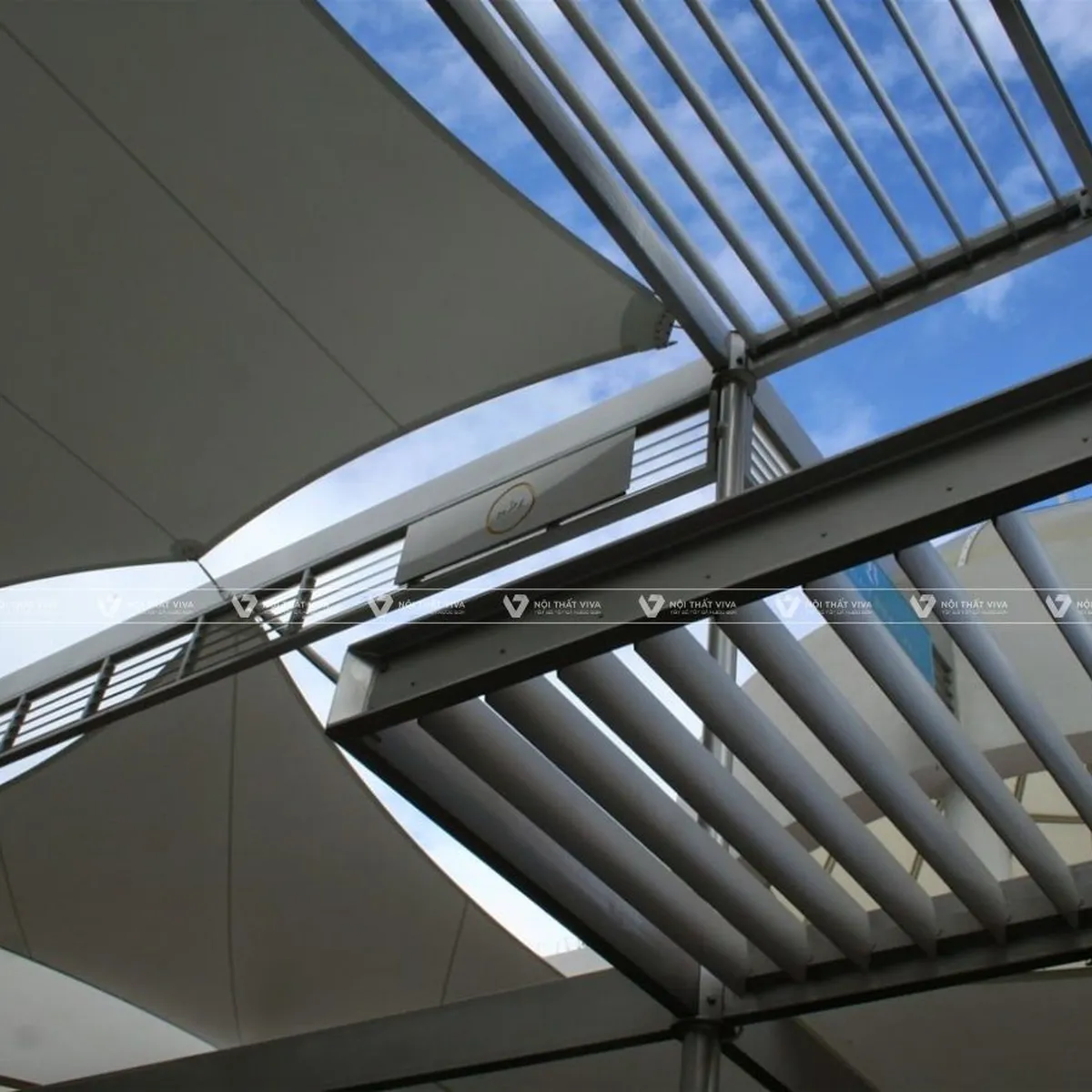 Tìm hiểu mái kính di động: ưu điểm, ứng dụng và báo giá chi tiết Tìm hiểu mái kính di động: ưu điểm, ứng dụng và báo giá chi tiết