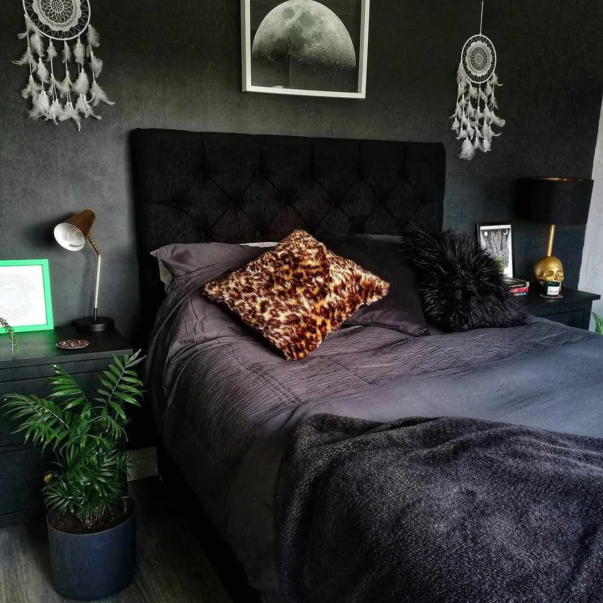 Top 20 Ý Tưởng Decor Phòng Ngủ Tone Đen Sang Xịn, Ấn Tượng, Độc Đáo Top 20 Ý Tưởng Decor Phòng Ngủ Tone Đen Sang Xịn, Ấn Tượng, Độc Đáo