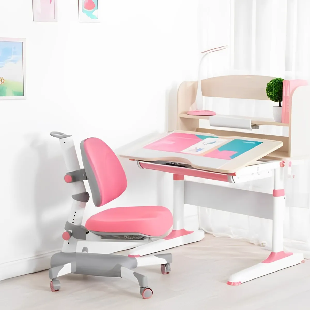 Top 3 mẫu bàn học cho bé gái xinh xắn, cao cấp, khiến bé thích mê Top 3 mẫu bàn học cho bé gái xinh xắn, cao cấp, khiến bé thích mê