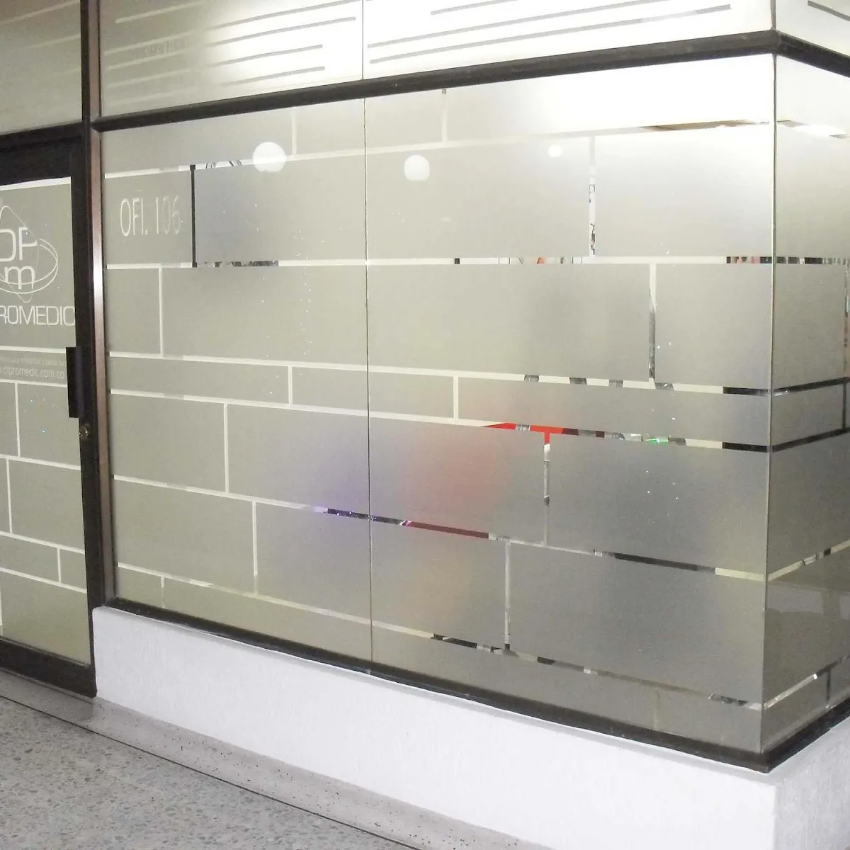 TOP 5 mẫu vách kính văn phòng đẹp kèm báo giá thi công chi tiết  TOP 5 mẫu vách kính văn phòng đẹp kèm báo giá thi công chi tiết