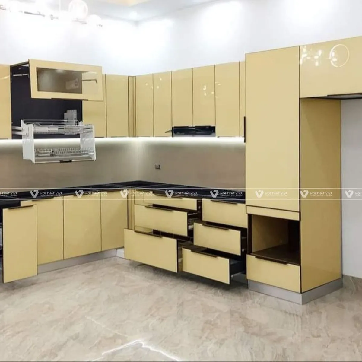 Tủ bếp gỗ công nghiệp cánh kính có bền không? Giải đáp chi tiết từ chuyên gia Viva Tủ bếp gỗ công nghiệp cánh kính có bền không? Giải đáp chi tiết từ chuyên gia Viva