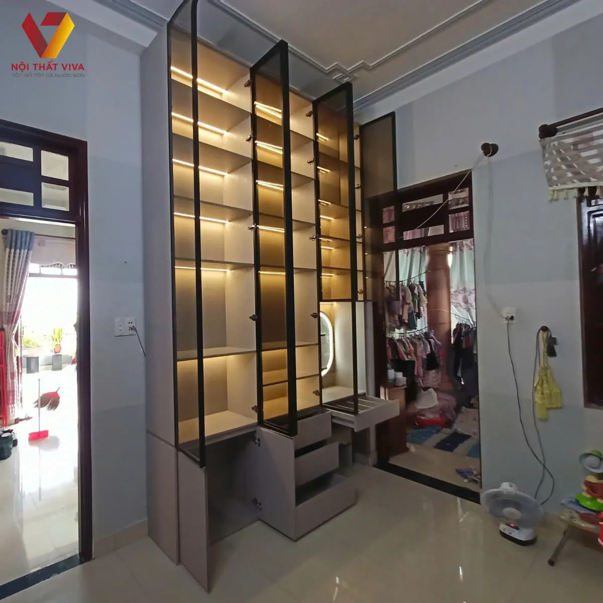 Tủ cánh kính: Ưu điểm và những ứng dụng phổ biến vào không gian nội thất   Tủ cánh kính: Ưu điểm và những ứng dụng phổ biến vào không gian nội thất