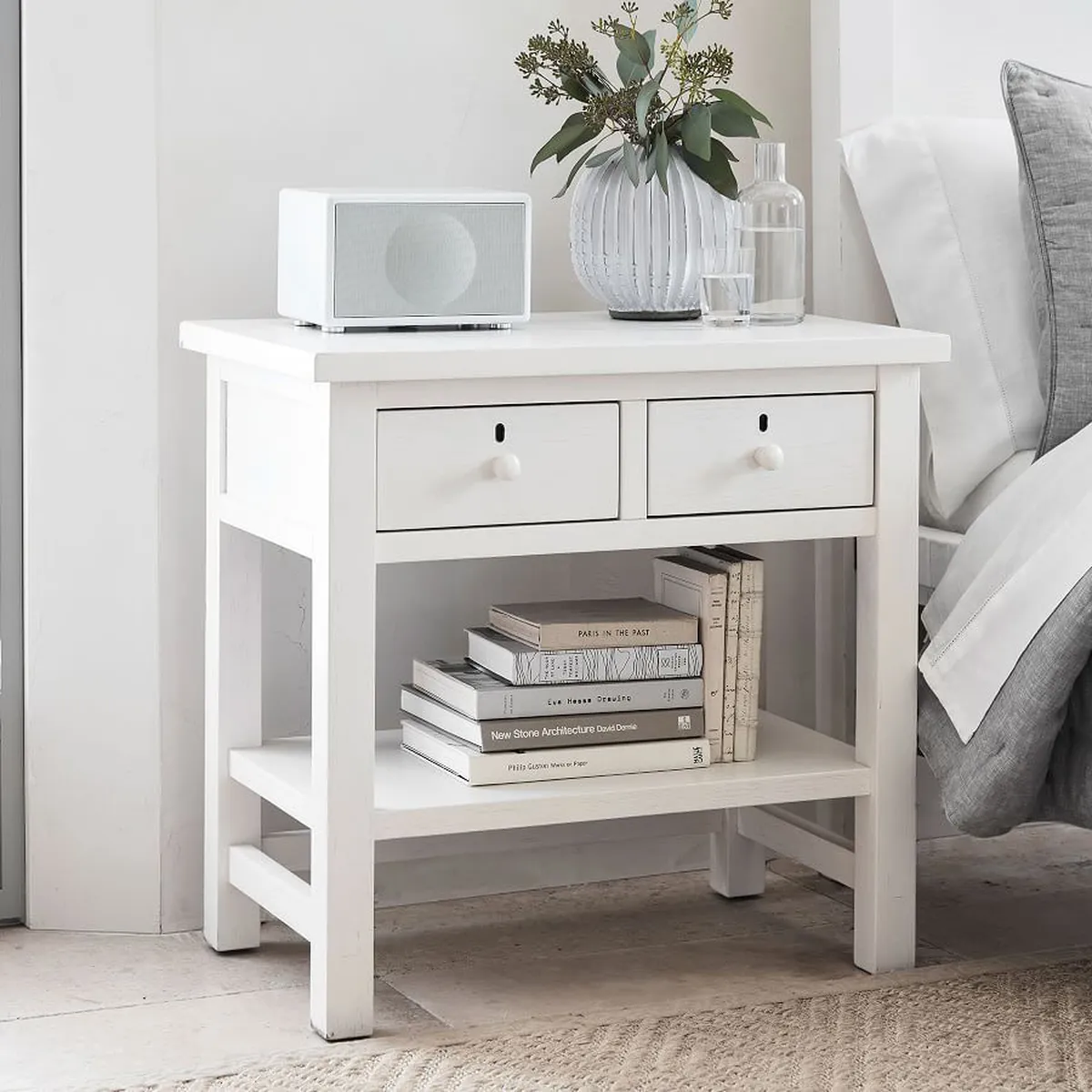 Tủ mini để đầu giường và những cách decor phòng ngủ đẹp xuất sắc Tủ mini để đầu giường và những cách decor phòng ngủ đẹp xuất sắc