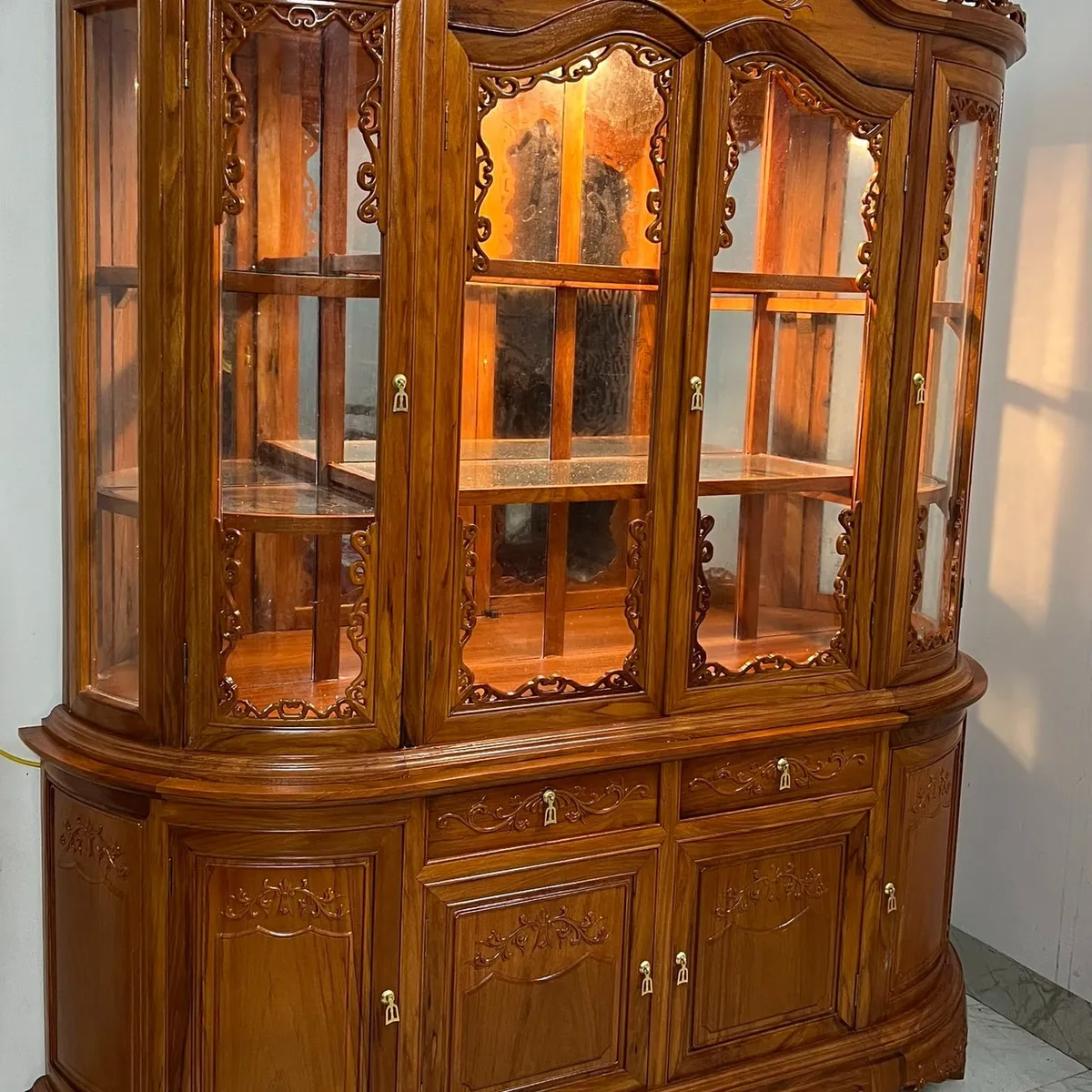 Tủ Rượu Gỗ Gõ Đỏ Có Những Mẫu Nào Đẹp, Cao Cấp, Báo Giá Rẻ Hiện Nay? Tủ Rượu Gỗ Gõ Đỏ Có Những Mẫu Nào Đẹp, Cao Cấp, Báo Giá Rẻ Hiện Nay?