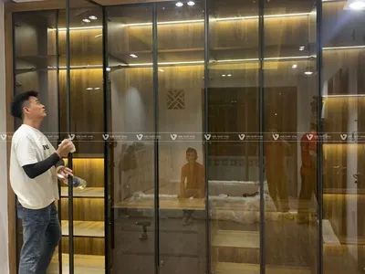 Cánh tủ nhôm kính là gì? Phân loại chi tiết và đặc điểm nổi bật bạn nên biết