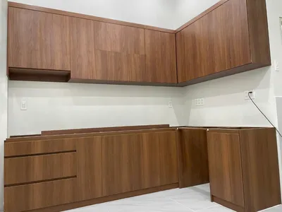 Tủ bếp nhôm vân gỗ đẹp, báo giá mới nhất, mẫu bền đẹp cho mọi không gian