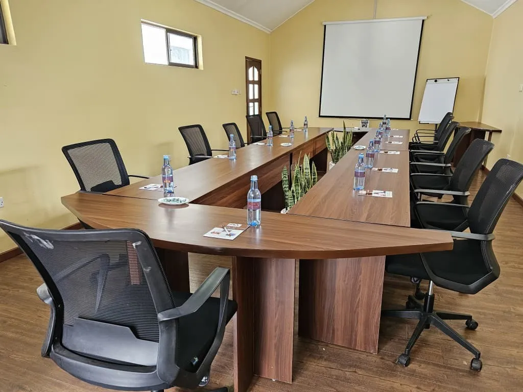 Bàn Họp Gỗ Tự Nhiên