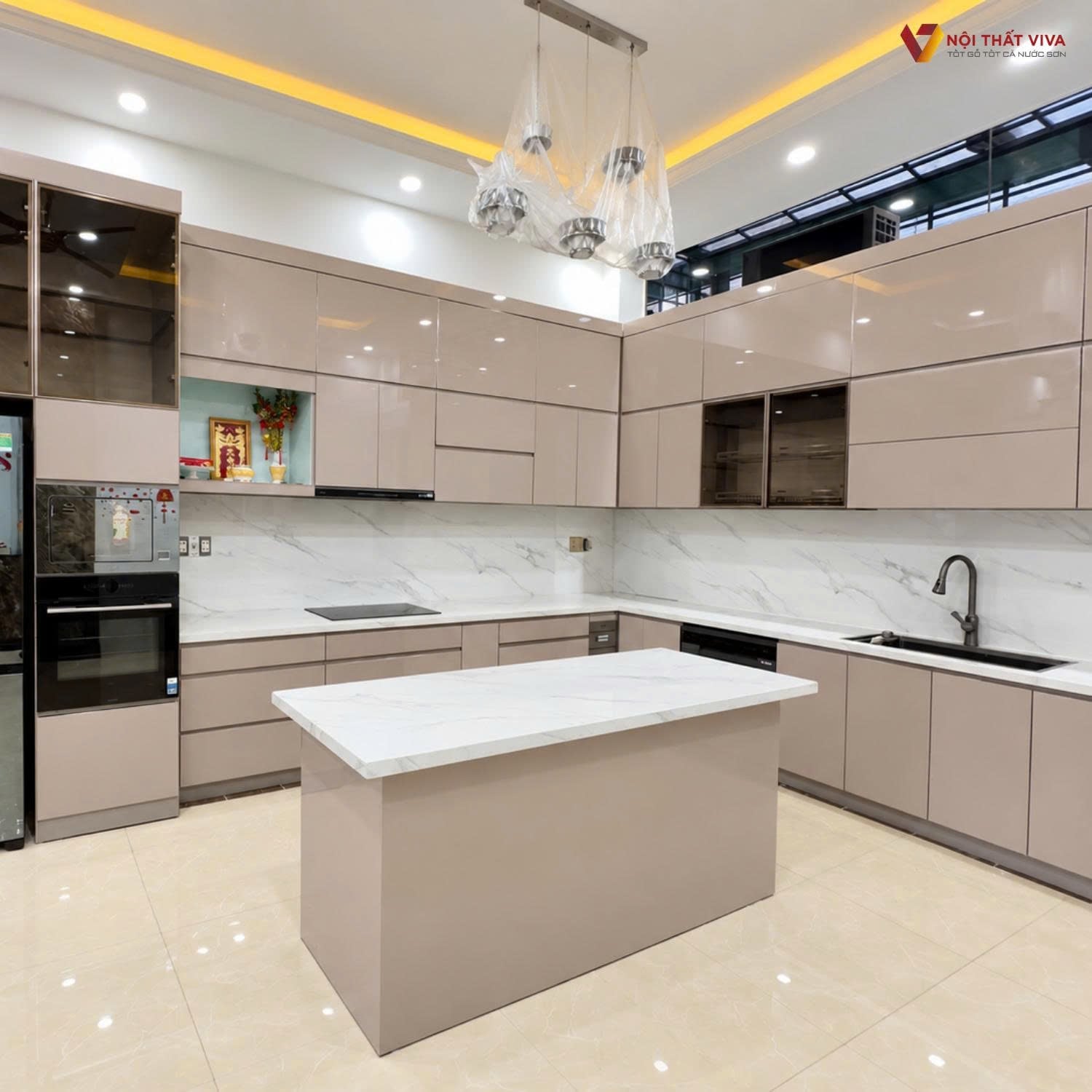 Tủ bếp chữ L gỗ c&ocirc;ng nghiệp ph&ugrave; hợp nh&agrave; nhỏ