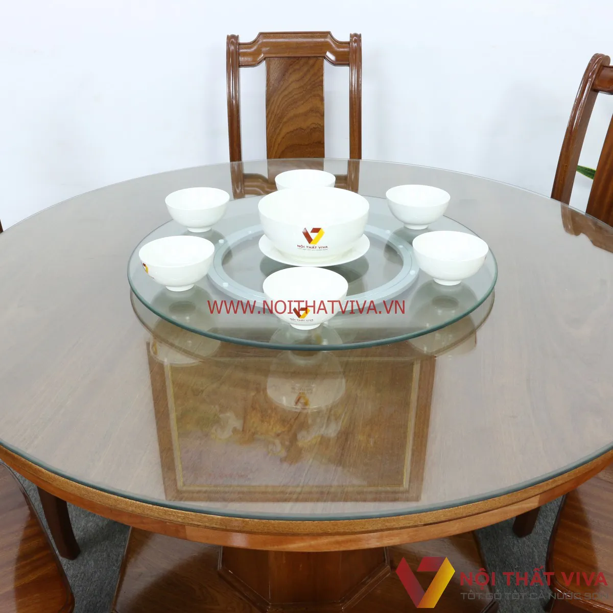 Giá bàn ăn cơm tròn bao nhiêu tiền? Viva báo giá chi tiết cho khách.