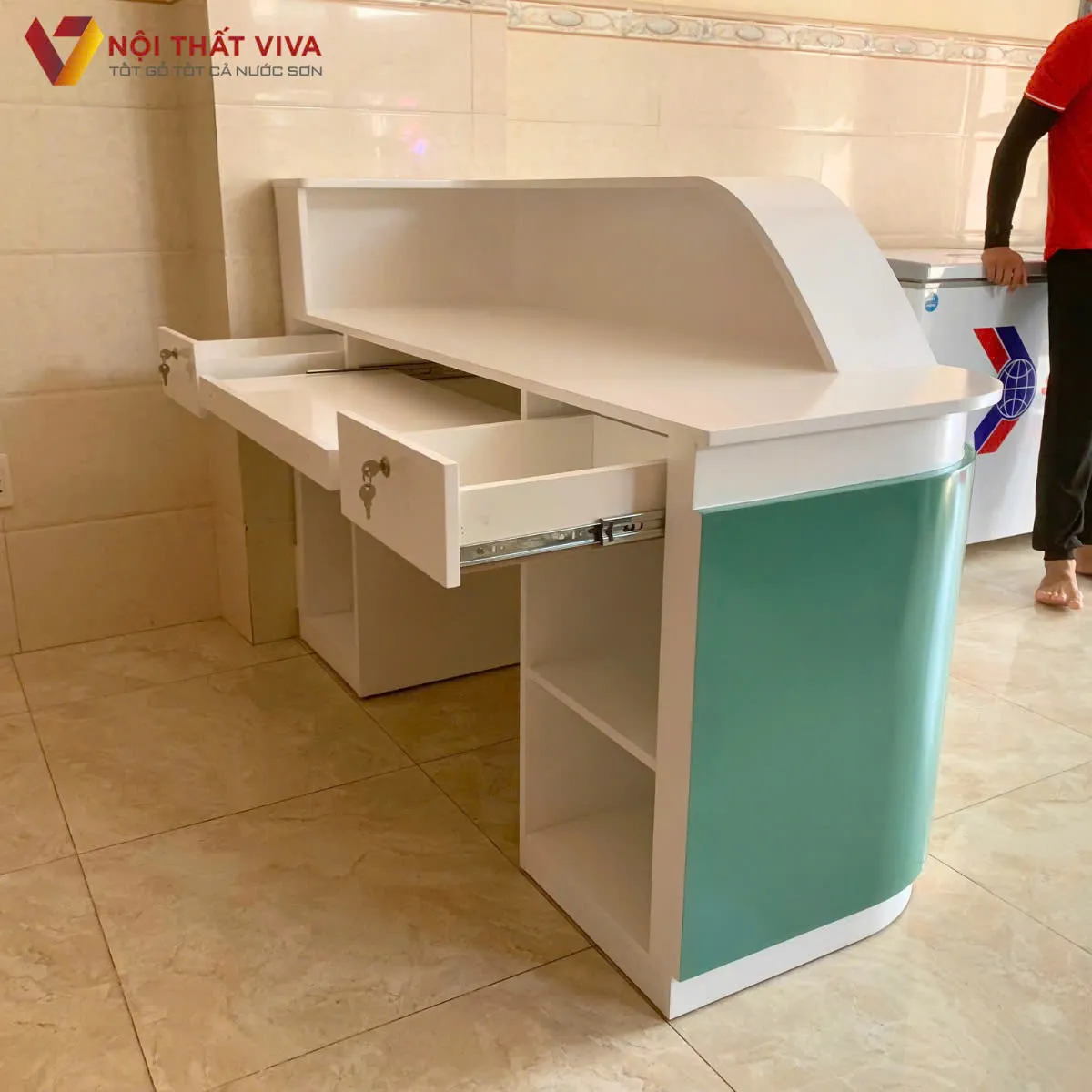 Quầy lễ tân gỗ công nghiệp